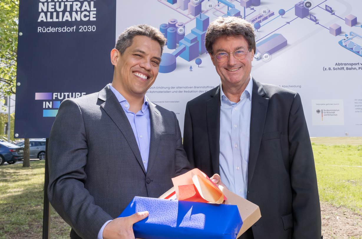 Seine Exzellenz Francisco Quiroga, Mexikanischer Botschafter in Deutschland, und Rüdiger Kuhn, Vorstandsvorsitzender der CEMEX Deutschland AG. Foto: © Roland Horn
