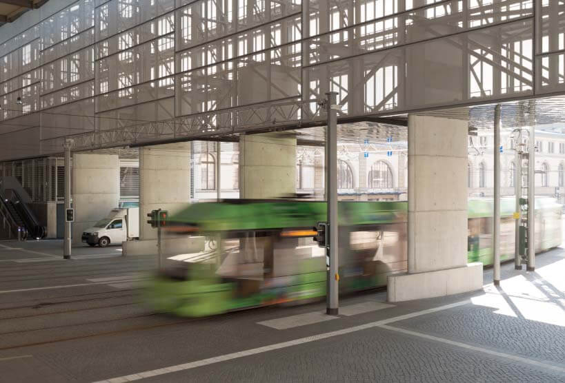 Die Straßenbahnen können jetzt in das Gebäude hineinfahren. Foto: © Jan Bitter