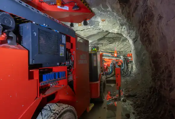 Heute: Moderne Bohrsysteme ermöglichen höhere Präzision, Produktivität und Arbeitssicherheit im Bergbau. Foto: © Thomas Weber