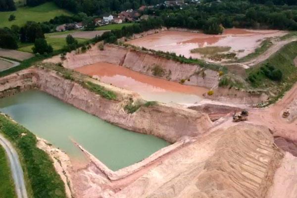 Im bayerischen Burgstall baut Cemex Quarzsand ab. Foto: © Andreas Herrmann